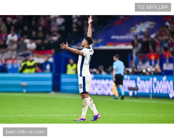 奥尔莫与贝林厄姆：创造型中场与冲击型中场的核心差异解析