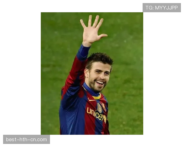 杰拉德·皮克最新机场照，走路像把整栋豪宅拎着出门，我这穷酸视角真要笑哭